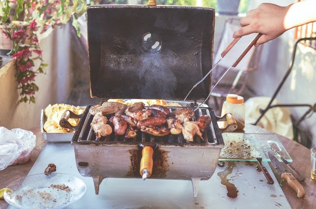 Why You Should Cook and Eat Outside This Summer