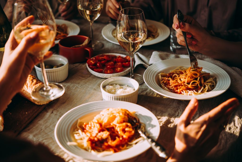 Preparing a delightful dinner for your guests doesn’t have to be difficult. So, if you’re expecting dinner guests and can’t still decide what you will prepare, keep on reading. 