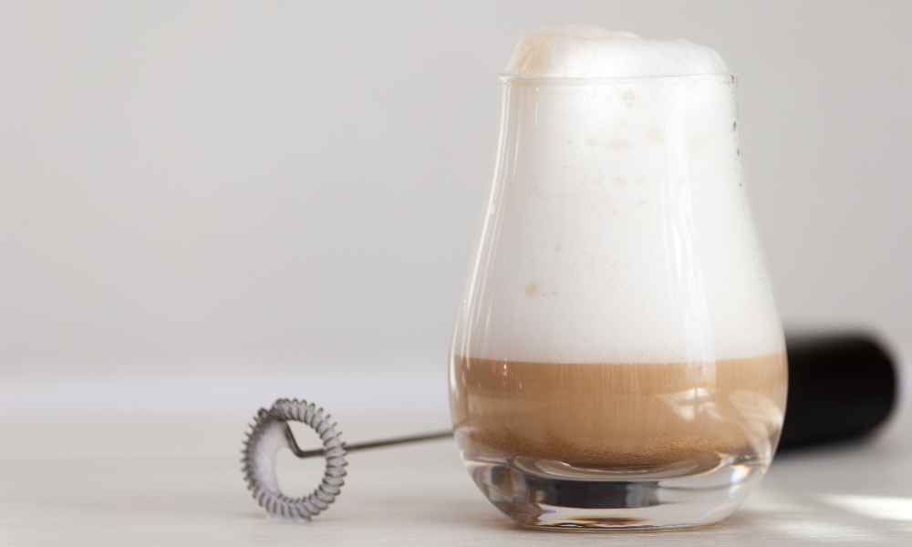 But there are electric frothers, manual frothers, and all types of frothers, all with different features, capacities, and more. So, how do you pick just one? Follow along to get the best oat milk frother for foam milk.