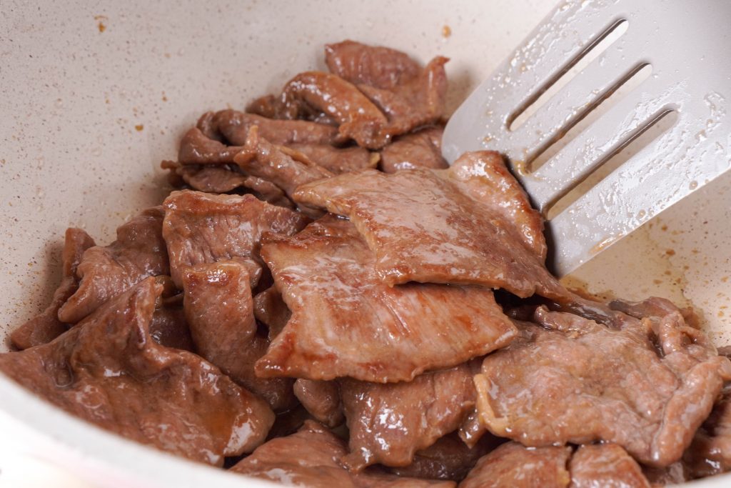 close up of cooked beef in a saucepan 