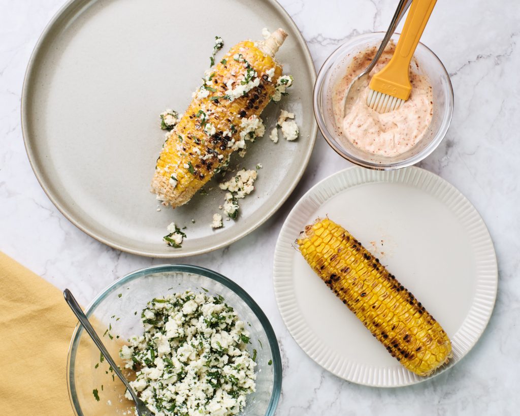 Well, you don’t have to travel to Mexico (although it would be nice) to try the various specialties they offer. Sweet antojitos (little cravings) can be made easily in the comfort of your home! Check out here my quick, effortless, and tasty elote recipe!