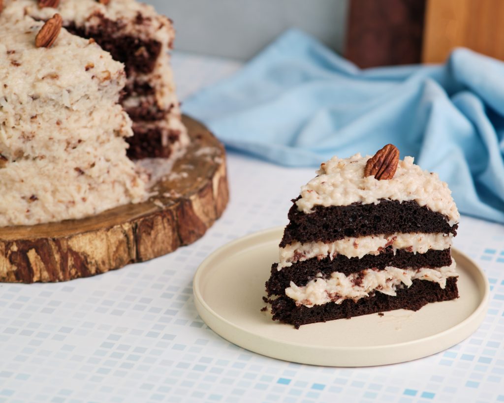 Today, I'll give you my special German chocolate cake frosting recipe. It strikes a perfect balance between lightness and creaminess and will give you a euphoric feeling once you try it. What's more, it's vegan, so it's suitable for everybody. So grab your notes and let's get into it!