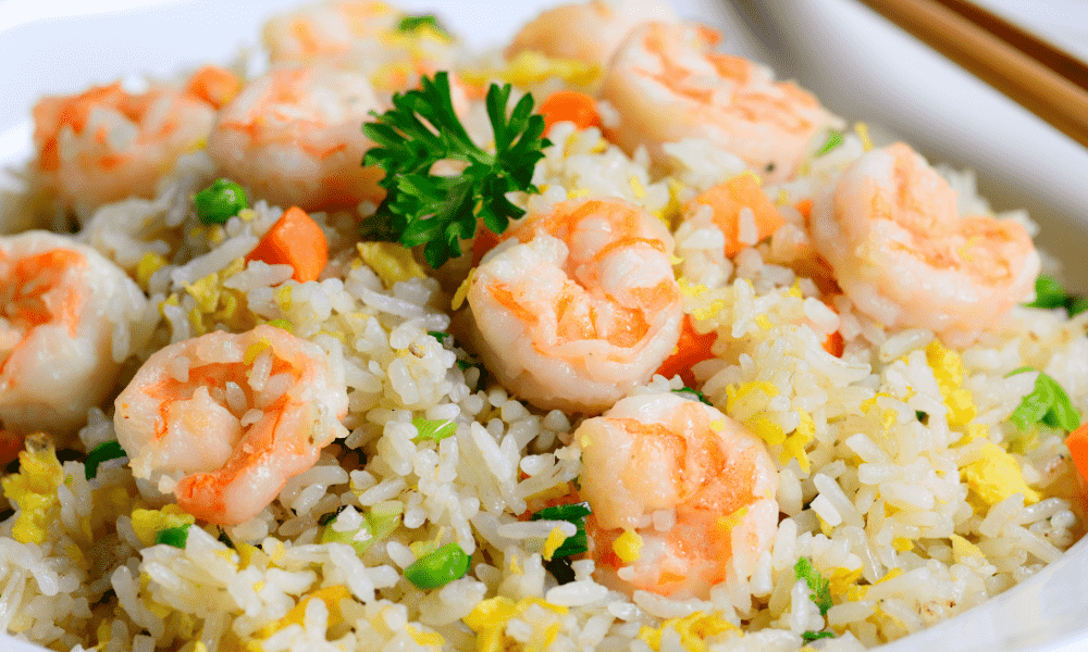 Shrimp are perhaps the most common crustaceans when it comes to preparing a dish derived from the sea. The recipe for rice with shrimp is very practical and delicious for any occasion, and without a doubt it adapts to even the most exquisite palates.