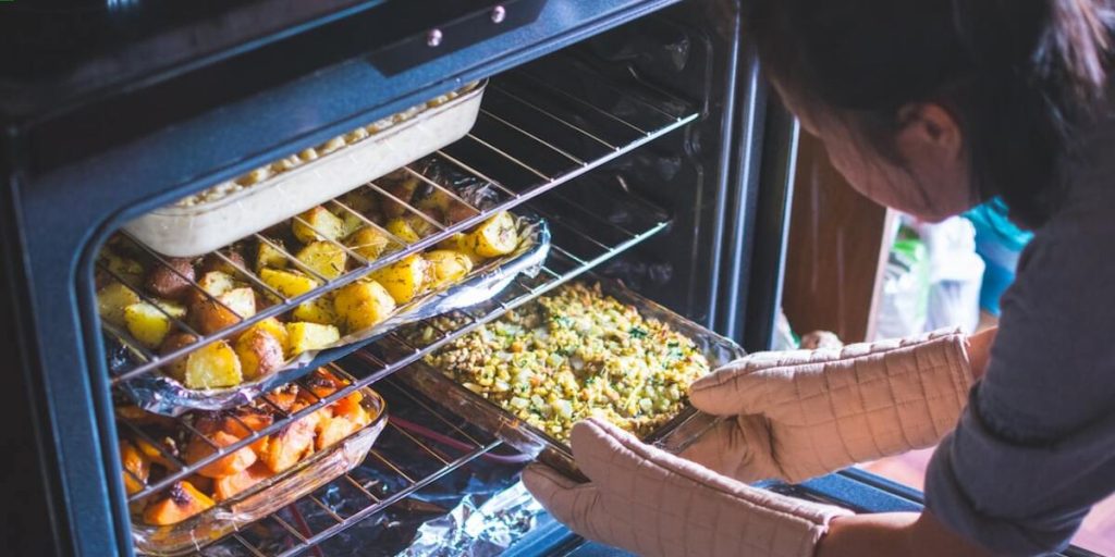 Cooking should be enjoyable, but it can be a time-consuming and energy-draining task. Enter the combi oven: a game-changing kitchen appliance that simplifies your cooking experience while saving time and energy. 