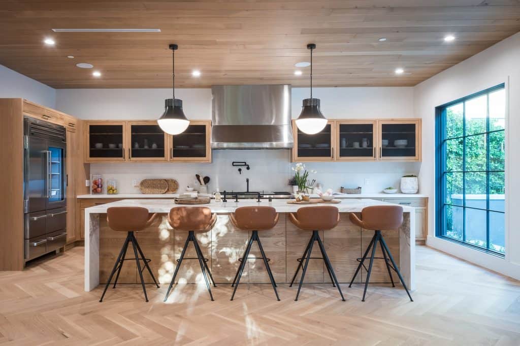 A timeless kitchen design is one that can last for years without ever looking outdated. Most kitchens can look so beautiful and trendy now, but a few years down the road, they won’t look as good anymore, and you’ll feel the need for another home renovation project.