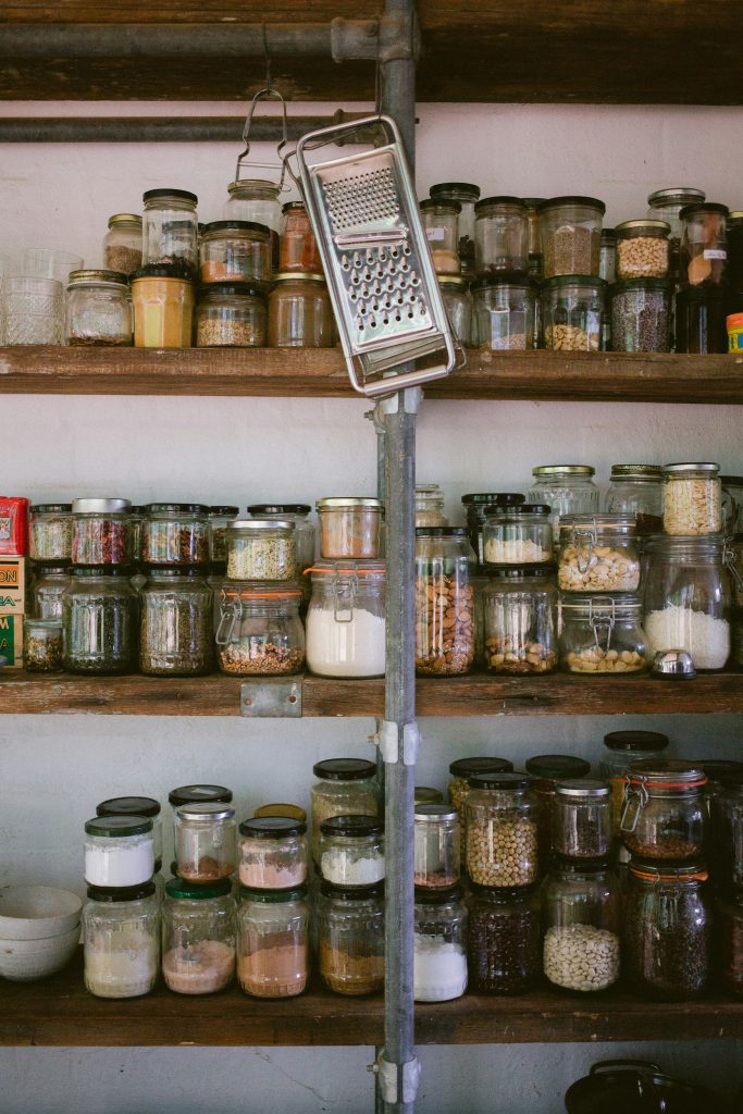 Proper food storage is not just about keeping your kitchen organized; it’s also about preserving the quality and safety of food, minimizing waste, and even saving money. A well-stocked and properly organized pantry can make meal preparation more efficient, reduce stress, and encourage healthier eating habits. In this guide, we’ll explore the best practices for transitioning food items from shelves to pantry storage while incorporating essential tips, facts, and statistics to help you become a food storage expert.