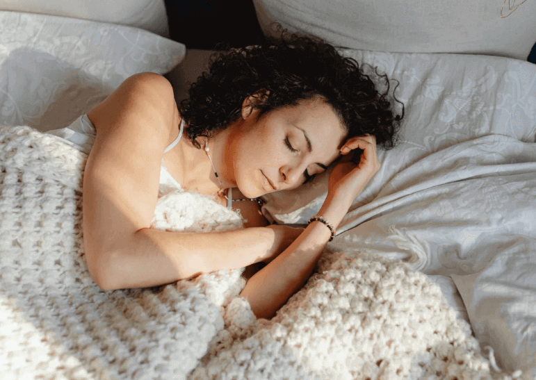 Practical Ways to Reduce Stress Through Daily Lifestyle Changes Kelly Bejelly reduce stress with consistent sleep