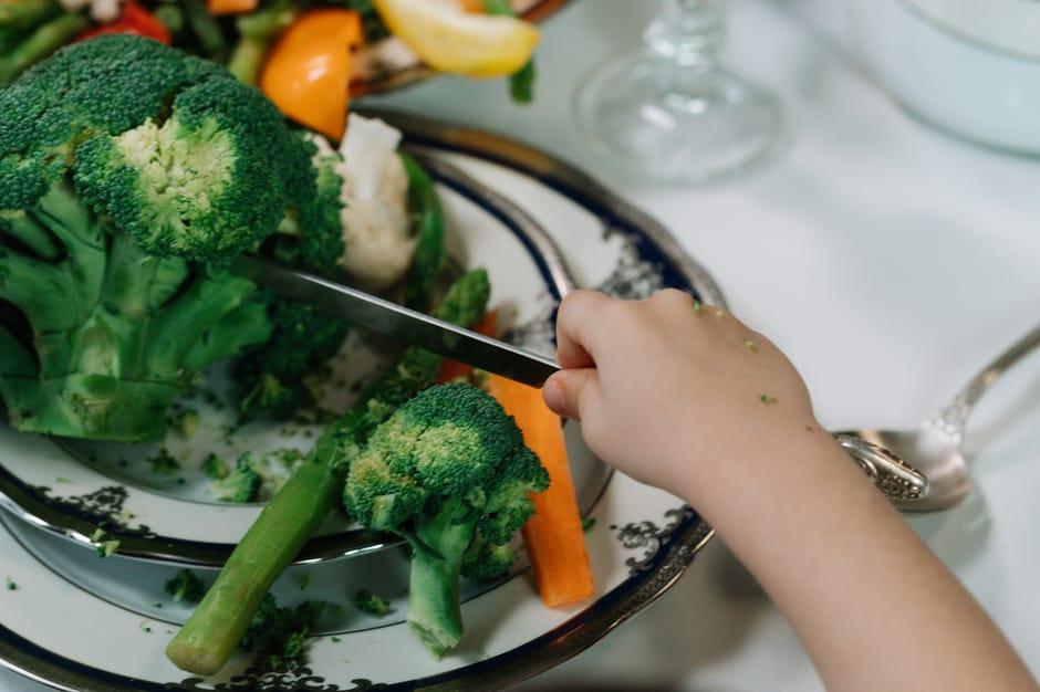 How to Build Healthy Eating Habits in Children