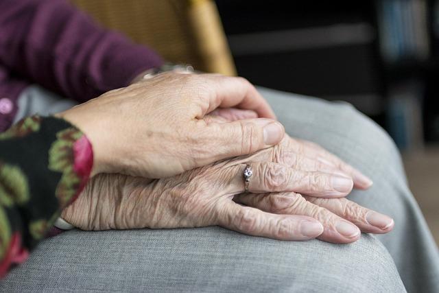 Top Reasons Families Choose Live-In Care Over Residential Homes