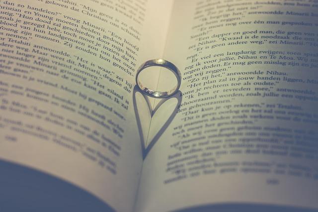 What Engagement Ring Shapes Look Best on Your Hand