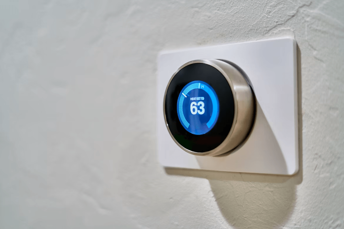 Wall thermostat with blue light for air conditioner control