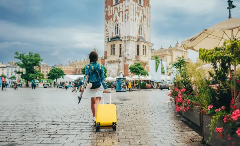 Why Solo Travelers Are Discovering Group Rentals in America's Best Cities