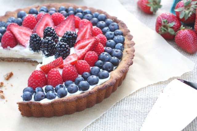 20 Paleo Fourth of July Desserts Kelly Bejelly paleo berry tart