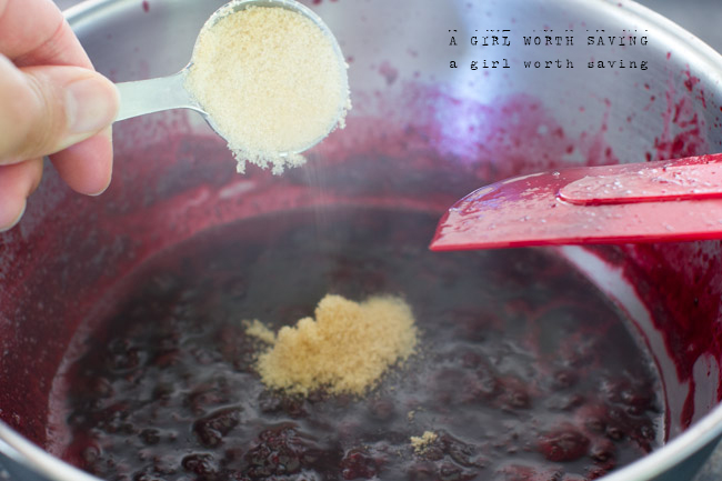 how to make low sugar freezer jam with gelatin