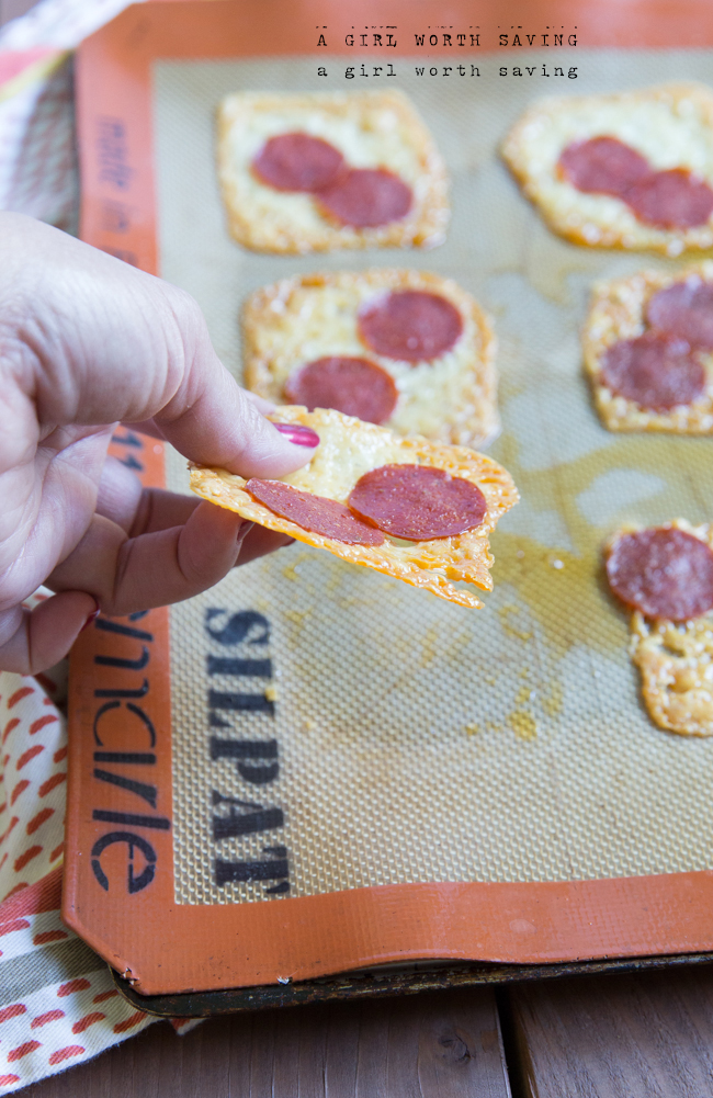 keto low carb pizza crackers