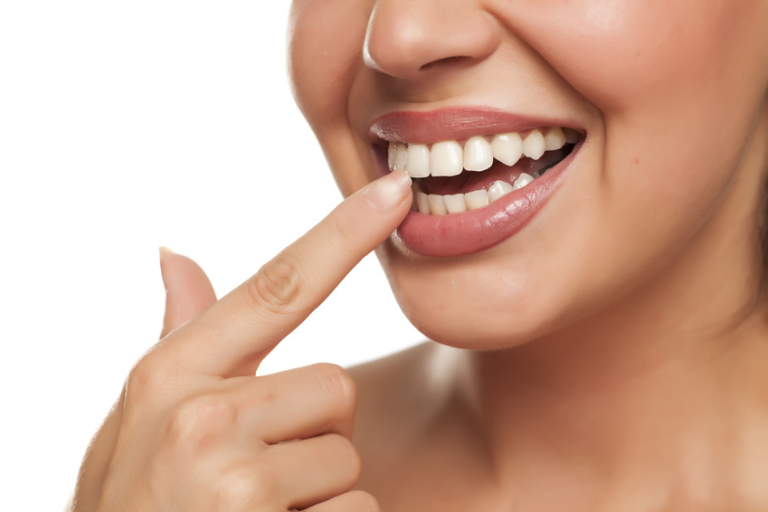 3 Ways to Whiten Your Teeth at Home